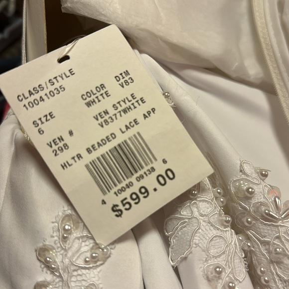 Wedding Dress - Picture 3 of 4